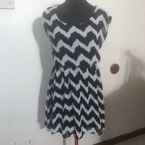 I Z Byer black and white zig zag mini dress size s